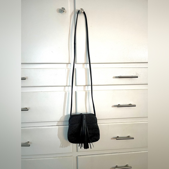 🆕 Chico’s tassel cross body bag in black only - Picture 6 of 15